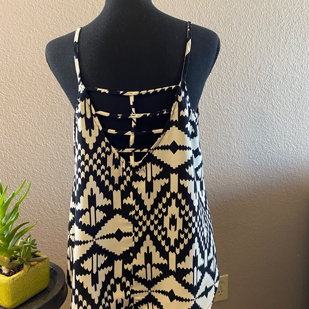 Flirty, flowing summer top, Blk & off white, Sz Lg - Picture 3 of 4